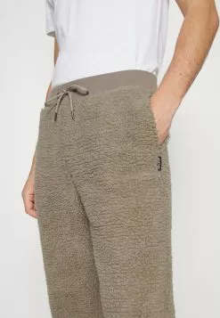 YOURTURN Pantalon de survêtement En Remise trouser Normale all 11 YOURTURN Pantalon de survêtement En Remise trouser Normale all -YOURTURN Soldes 2023 008465be2dc64d219f8e00f4fa07ebe9