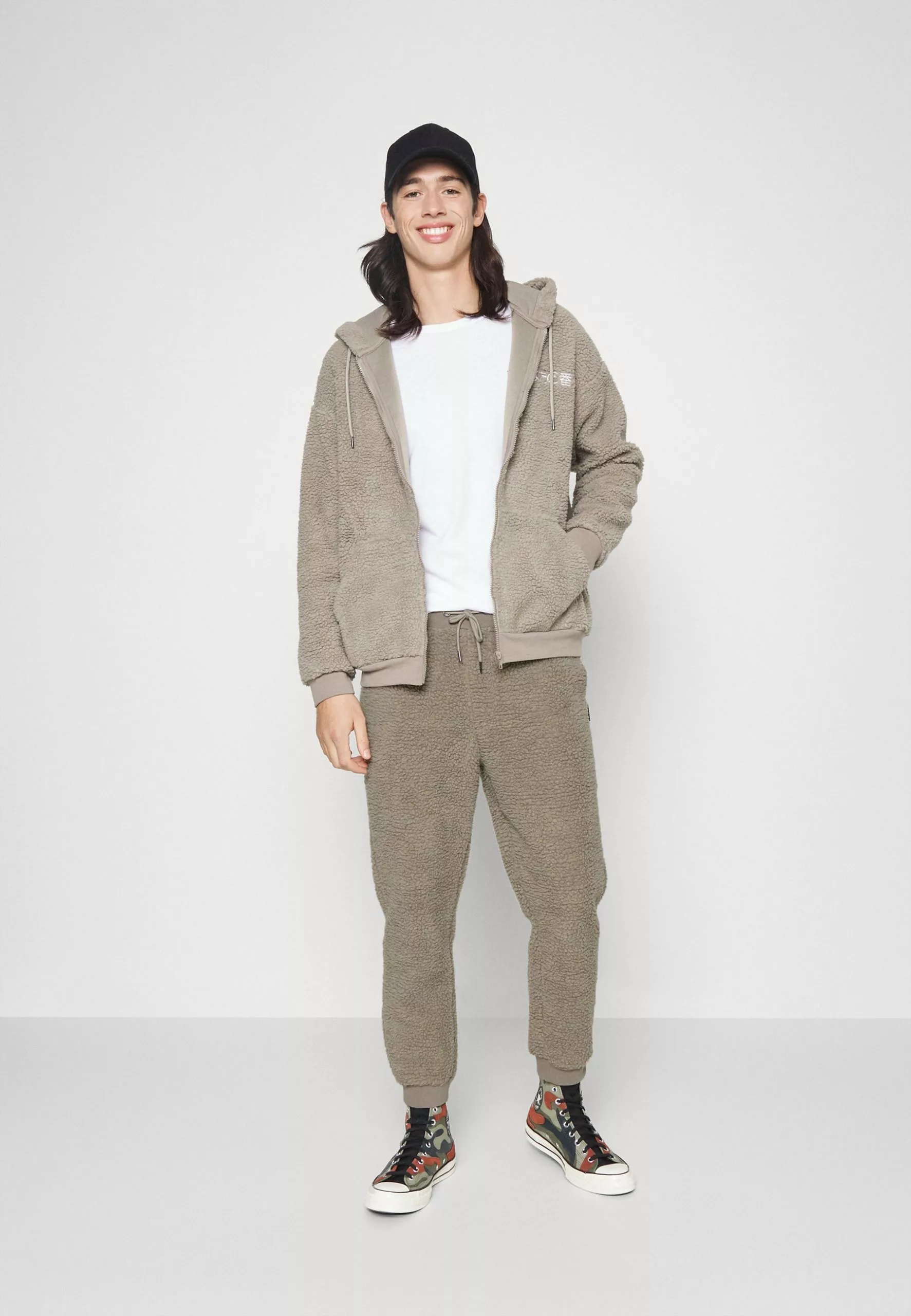 YOURTURN Pantalon de survêtement En Remise trouser Normale all 4 YOURTURN Pantalon de survêtement En Remise trouser Normale all – Image 2