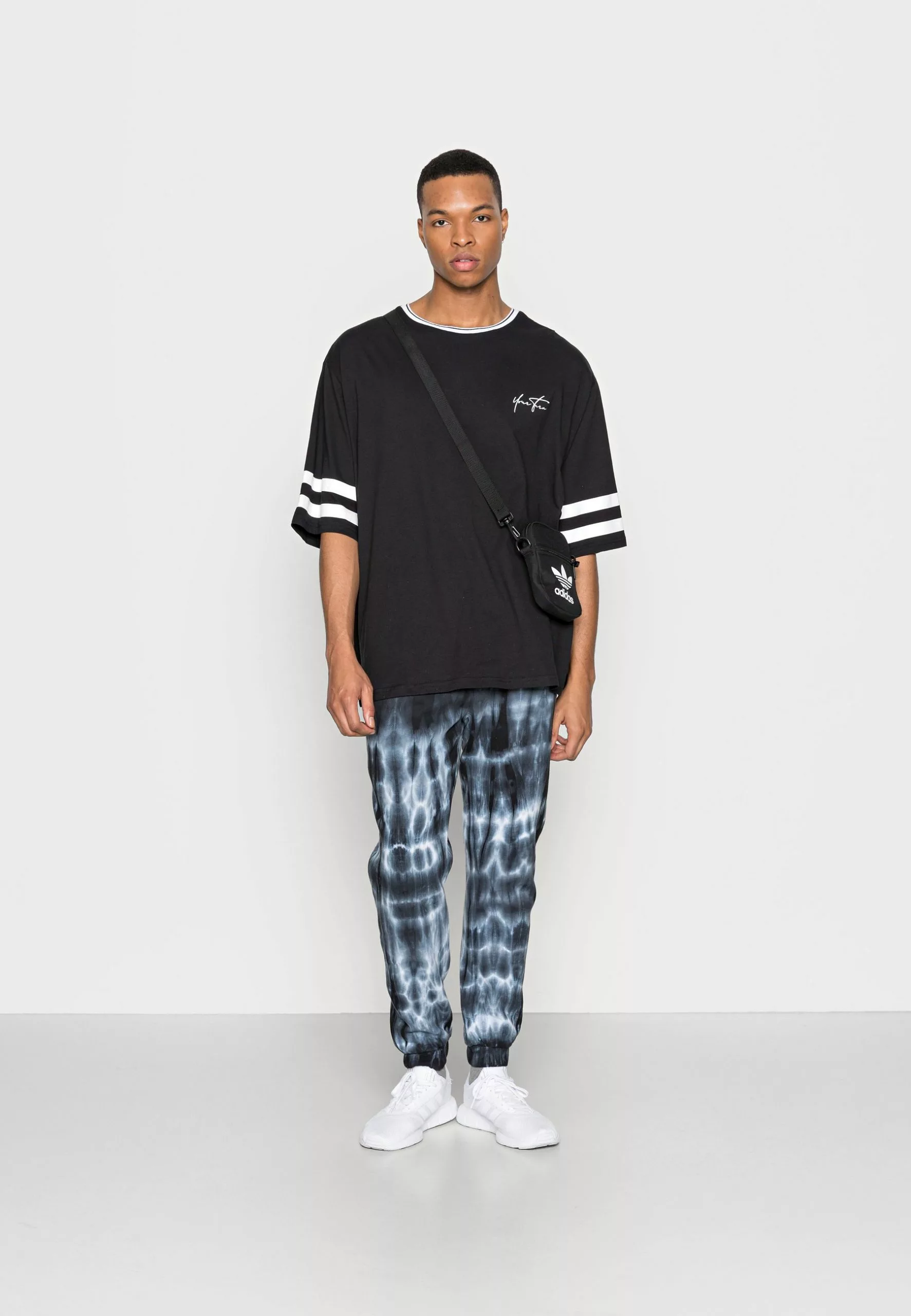 YOURTURN Soldes En Ligne BIG OLD SCHOOL - T-shirt imprimé t shirt Col rond all 4 YOURTURN Soldes En Ligne BIG OLD SCHOOL - T-shirt imprimé t shirt Col rond all – Image 2