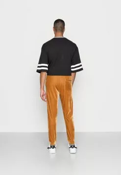 Prix Abordable YOURTURN FESTIVE JOGGER - Pantalon de survêtement trouser Haute all -YOURTURN Soldes 2023 af26f406eeba40fba4880c6d426b3cf9