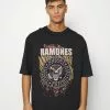 YOURTURN RAMONES TEE UNISEX - T-shirt imprimé Soldes t shirt Col rond all -YOURTURN Soldes 2023 c2f0a584c9f5410ea0972d4c3eabbae9