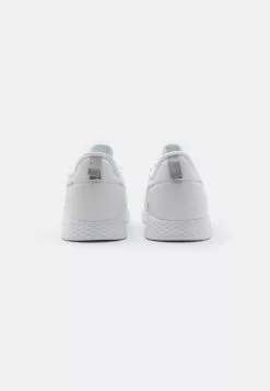 YOURTURN UNISEX - Baskets basses Prix Gelé sneaker Rond all -YOURTURN Soldes 2023 d454f4fbc98b4c22a50e61a49ce2eb94